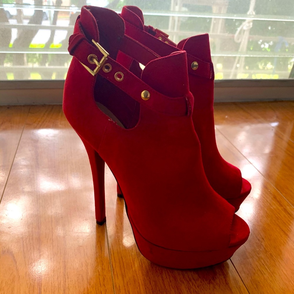 Sexy red bootie stilettos!! 💋